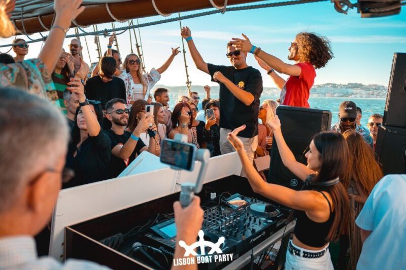 Lisbon: Sunset Boat Party with 2 Drinks and Free Club Entry - Who Is This Tour Best For?