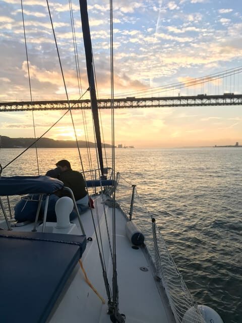Lisbon: Sunset boat tour with green wine - FAQ