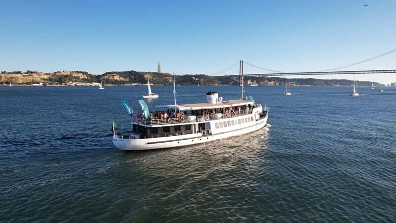 Lisbon: Sunset Boat Tour with Music and Drinks - Who Would Enjoy This Tour?