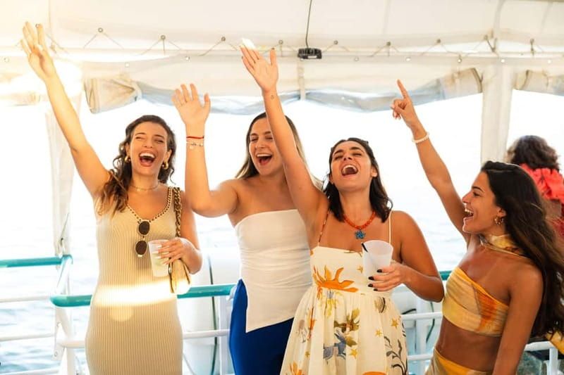 Lisbon: Sunset Boat Tour with Music and Drinks - No formal guide: how to get the most out of your sightseeing