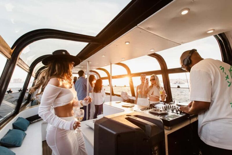 Lisbon Sunset DJ Party  Luxury Boat, Pizza & Open Bar - What the Lisbon Sunset DJ Party Offers