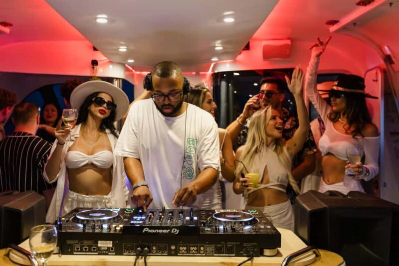 Lisbon Sunset DJ Party  Luxury Boat, Pizza & Open Bar - FAQs