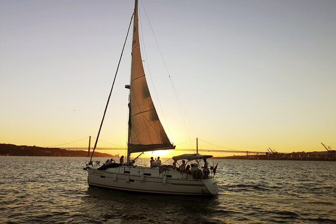 Lisbon Sunset Sailing Cruise with a Drink-2h Small Group Tour - What to Expect from the Lisbon Sunset Sailing Cruise