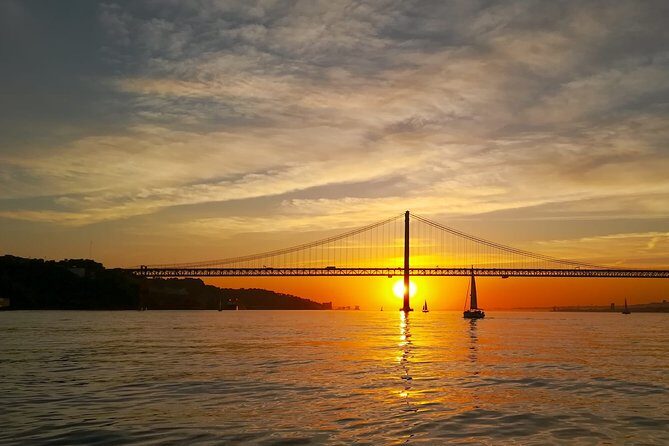 Lisbon Small Group 2h Sunset Sailing- Live Commentary & a Drink - Frequently Asked Questions