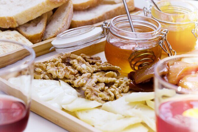 LISBON SUNSET TO NIGHT in Vintage Jeep with FOOD & DRINKS - The Sum Up