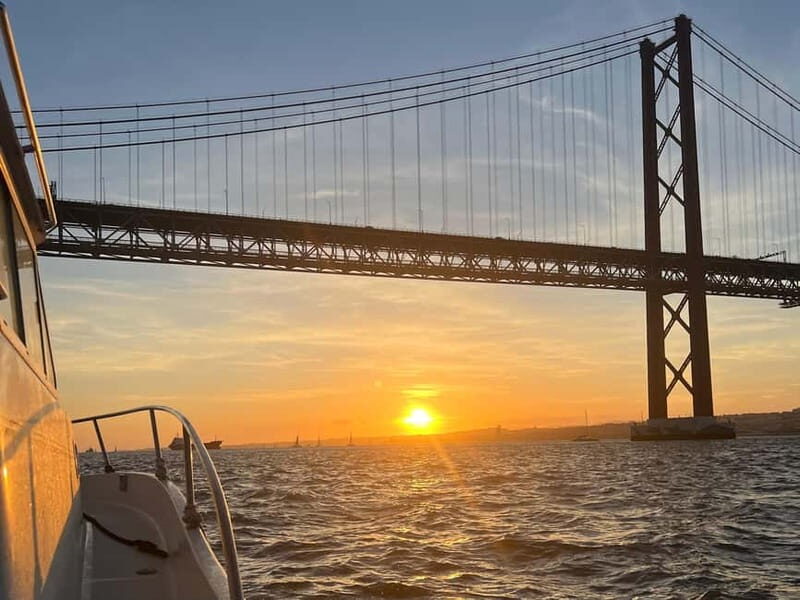 Lisbon: Sunset Tour on a Cozy Boat - The Experience: Atmosphere and Service