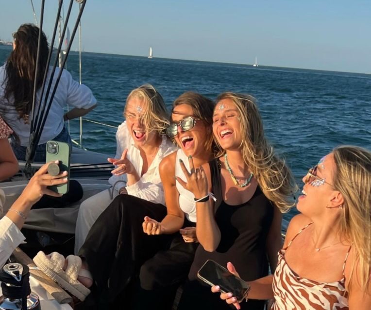 Lisbon: Tagus River Cruise, Morning, Day, Sunset, or Night - FAQ