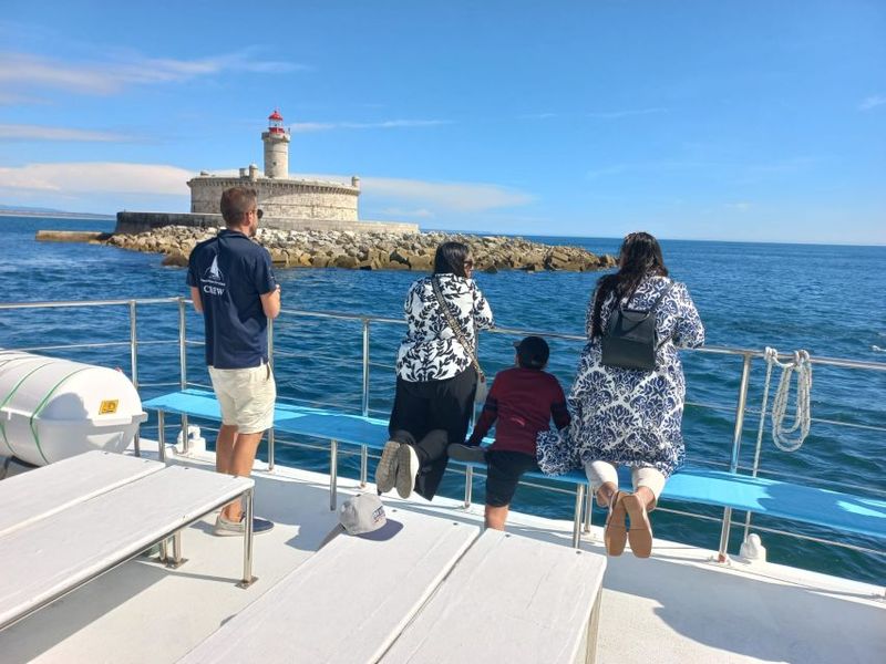 Lisbon: Tagus River Cruise to the Ocean & Dolphin Watching - Algés and the run toward Belém Tower: the Lisbon you came for