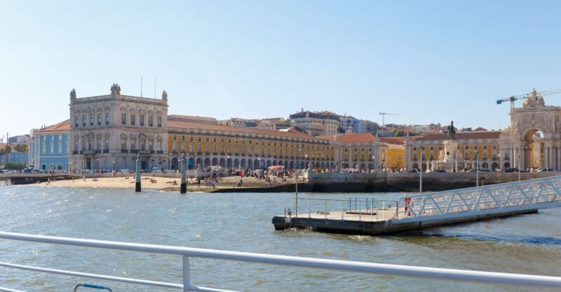 Lisbon: Tagus River Cruise With Brunch - Key Points