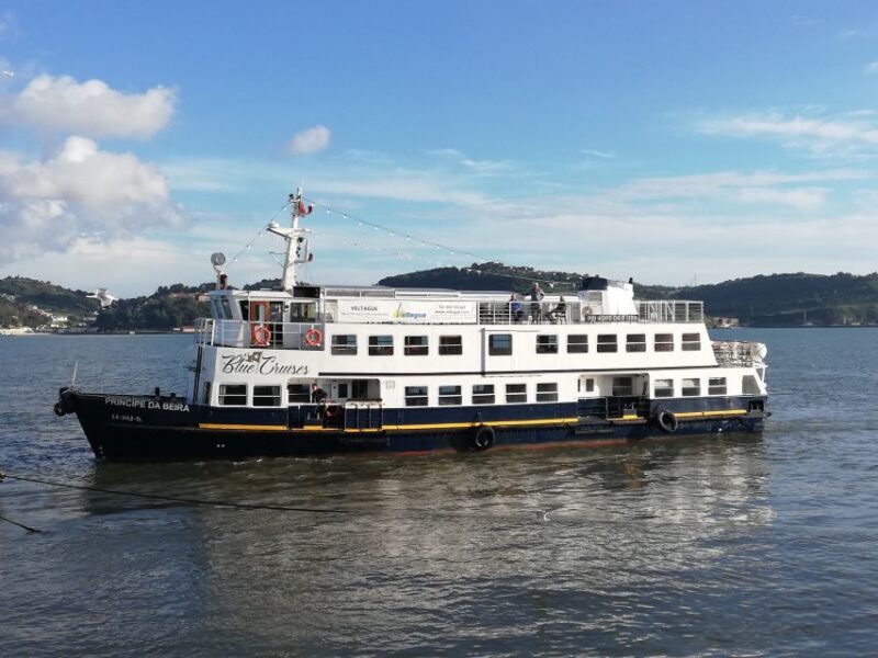 Lisbon: Tagus River Cruise with Welcome Drink - Key Points