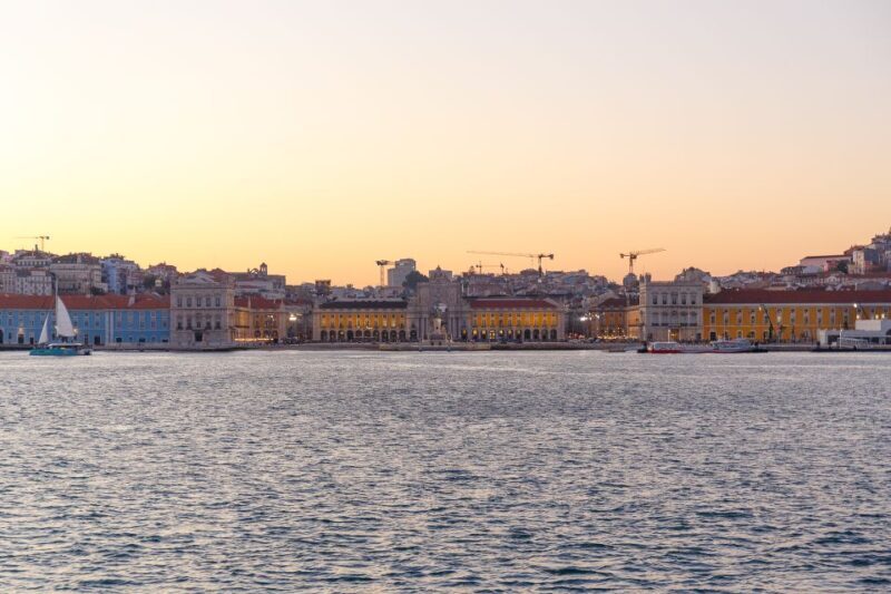 Lisbon: Tagus River Sunset Tour with Snacks and Drink - Practical Tips