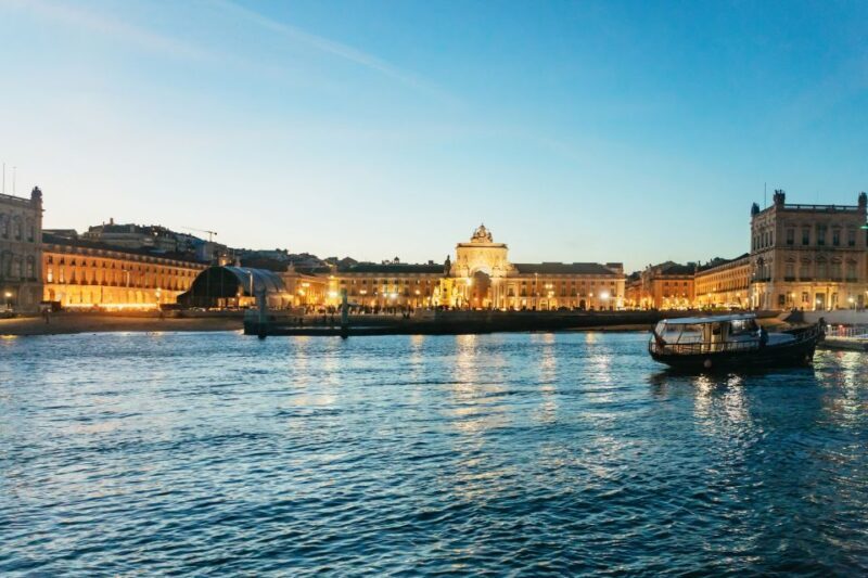 Lisbon: Tejo River Sunset Cruise with Welcome Drink - Who Should Consider This Tour?
