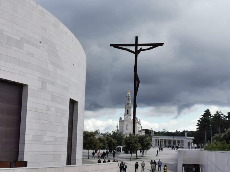 Lisbon to Fatima Nazaré and Óbidos Private Full Day Tour - The Logistics: Timing and Comfort