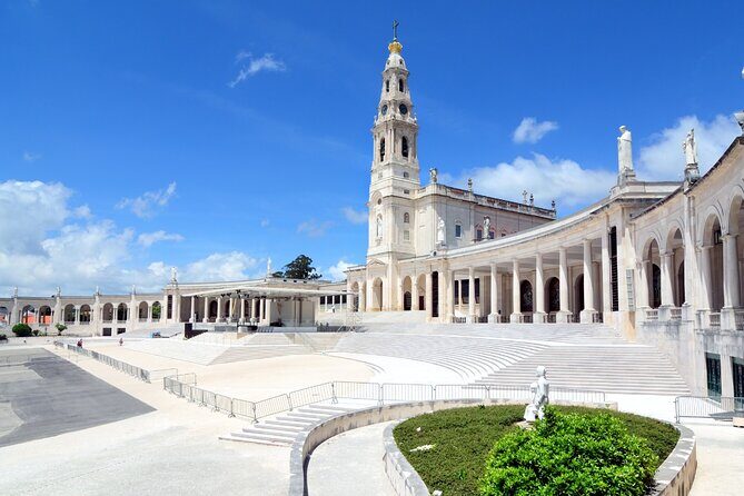 Lisbon to Fatima Obidos Nazare Private Tour - Óbidos: A Medieval Village Frozen in Time