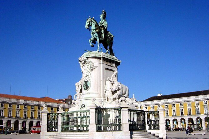 Lisbon to Porto with stops Óbidos-Nazaré-Fátima-Coimbra-Aveiro - Frequently Asked Questions