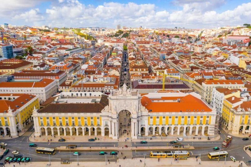 Lisbon to Porto with up to 4 stops: Óbidos, Nazaré, Fátima, and Aveiro - Who Should Consider This Tour?
