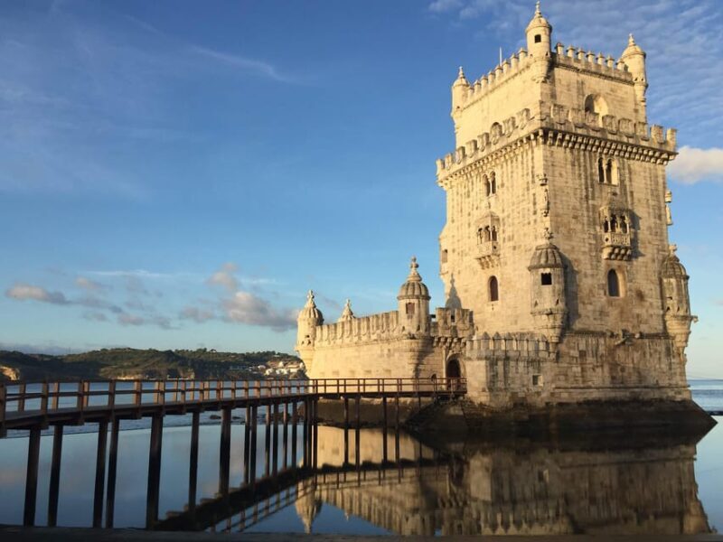 Lisbon Tour with a Local Guide. Private Car + walking tour - Key Points