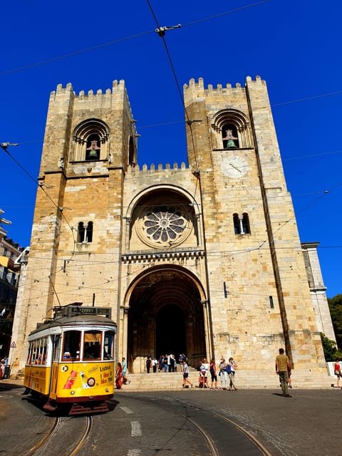 Lisbon: Tuk Tuk 1H30 Tour Old Town Complete with a Old Timer - Why You Might Like This Tour