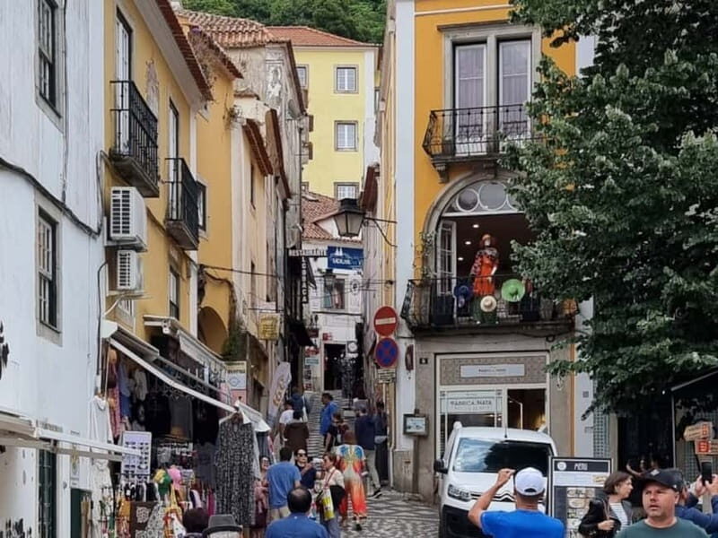 Lisbon viewpoints, archaeological Roman amphitheater & Belém - FAQs