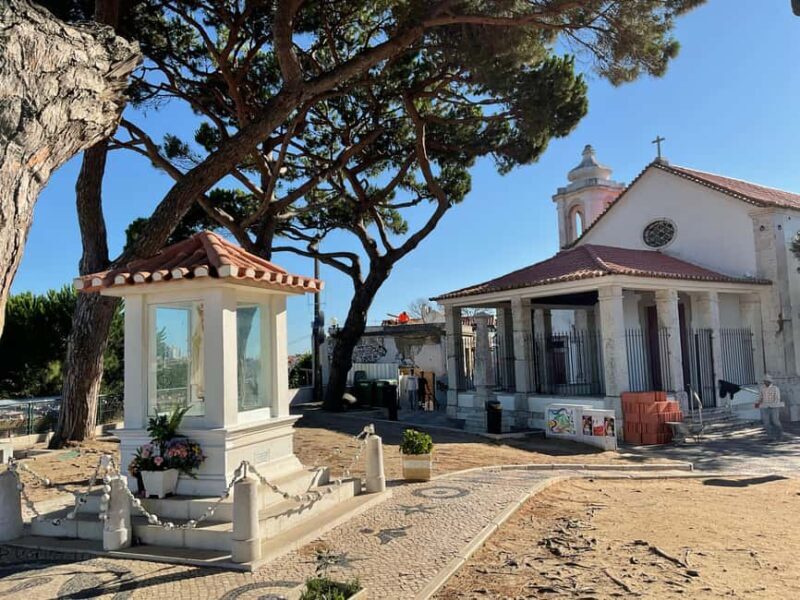 Lisbon:2-hour sightseeing TukTuk Tour with free Pickup - Key Points