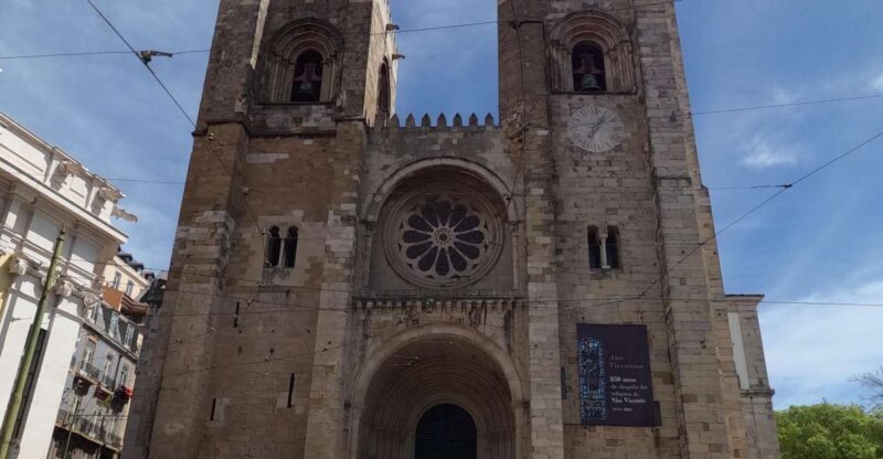 Lisbon:Private guided historical sightseeing Tour by TUK-TUK - Key Points