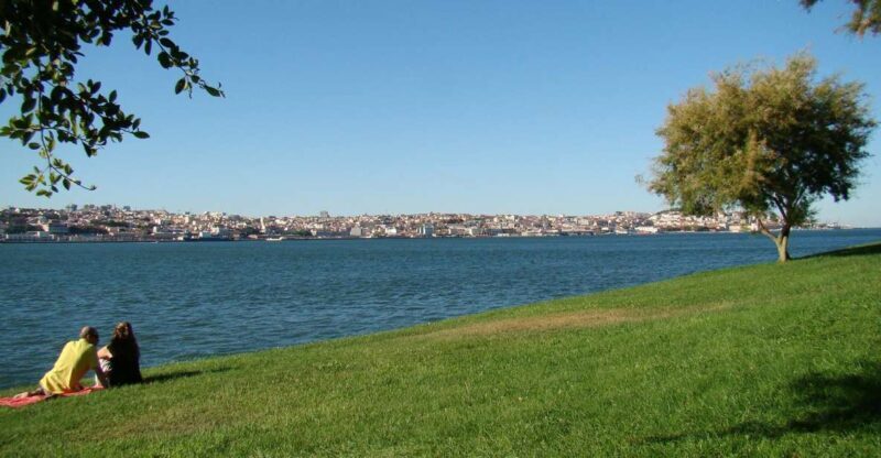 Lisbons South Side, River Tejo & 3-Hour Walking Tour - The Experience in Detail