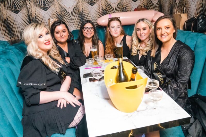 Liverpool: FunnyBoyz Benidorm Bingo Cabaret Show (Fridays) - Venue and Atmosphere