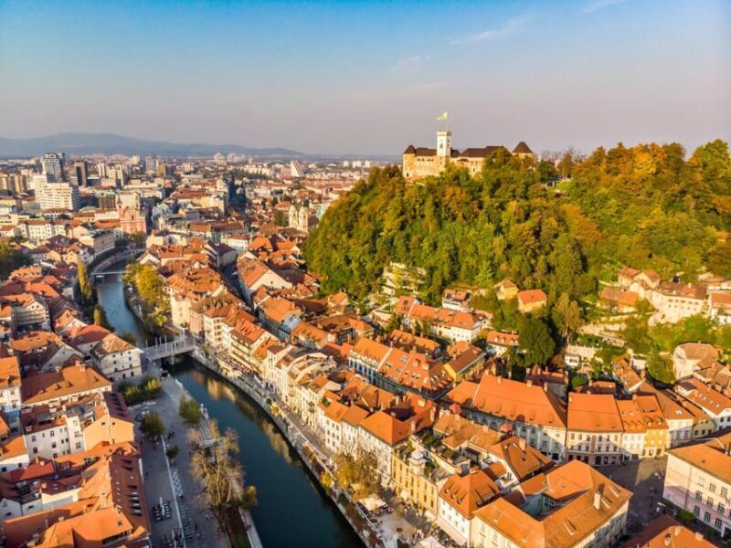 Ljubljana: 2.5h walking tour with local guide - Who Should Consider This Tour?