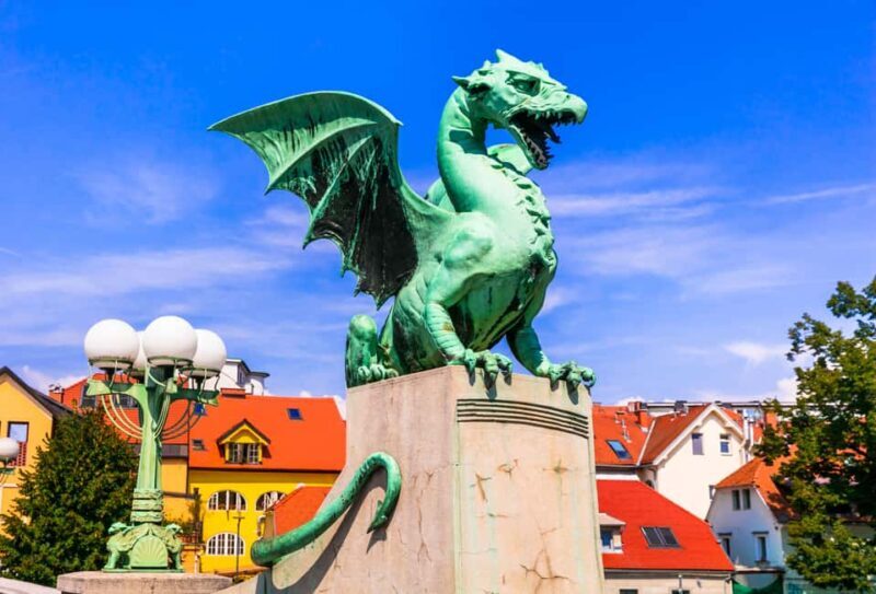 Ljubljana: Old Town Walking Tour with Food and Wine tasting - Key Points