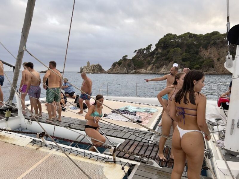 Lloret de Mar: Sunset Catamaran Cruise with DJ and Drinks - Key Points
