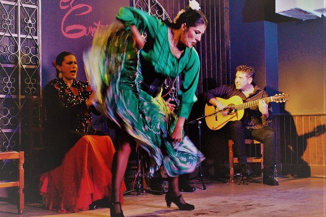 Local Flamenco Show with dinner at El Cortijo - Key Points