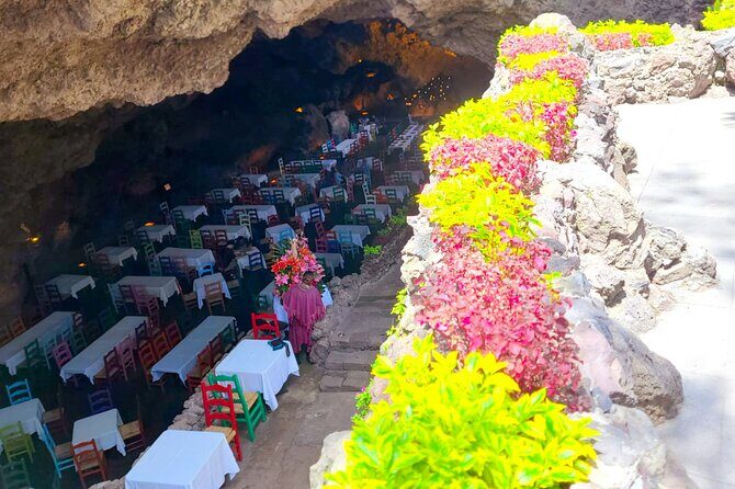 Local Fun from CDMX to The Grotto and the Pyramids of Teotihuacá - Key Points: