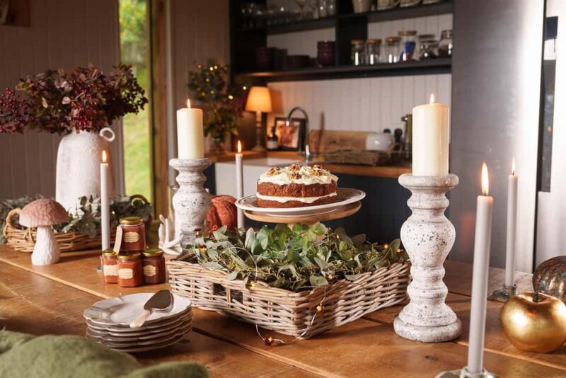 Loch Lomond & Trossachs: Highland Cow Experience with cake - Loch Lomond & Trossachs: Highland Cow Experience with Cake – A Friendly Look