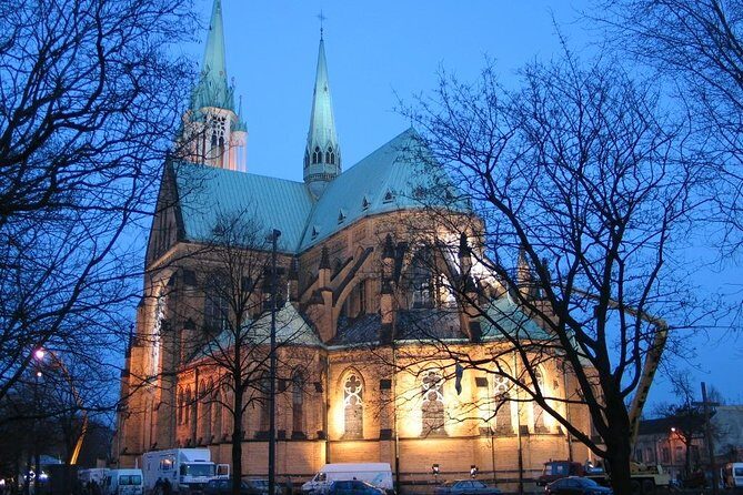 Lodz Old Town Manufaktura Highlights Private Walking Tour - What Makes This Tour a Good Deal?