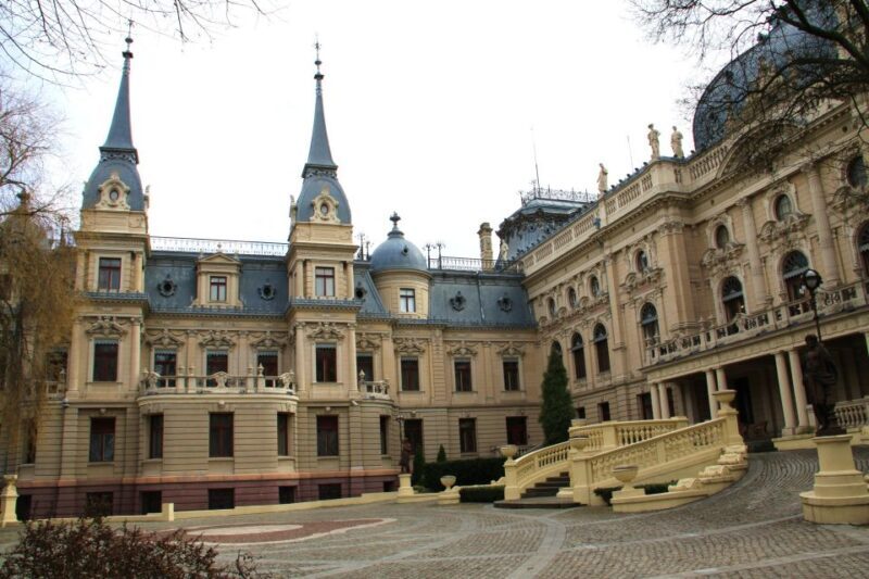 Lodz Old Town Manufaktura Highlights Private Walking Tour - Who Would Love This Tour?