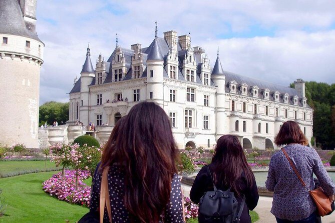 Loire Valley Day Tour Chambord and Chenonceau plus Lunch at a Private Castle - What Makes This Tour Stand Out?