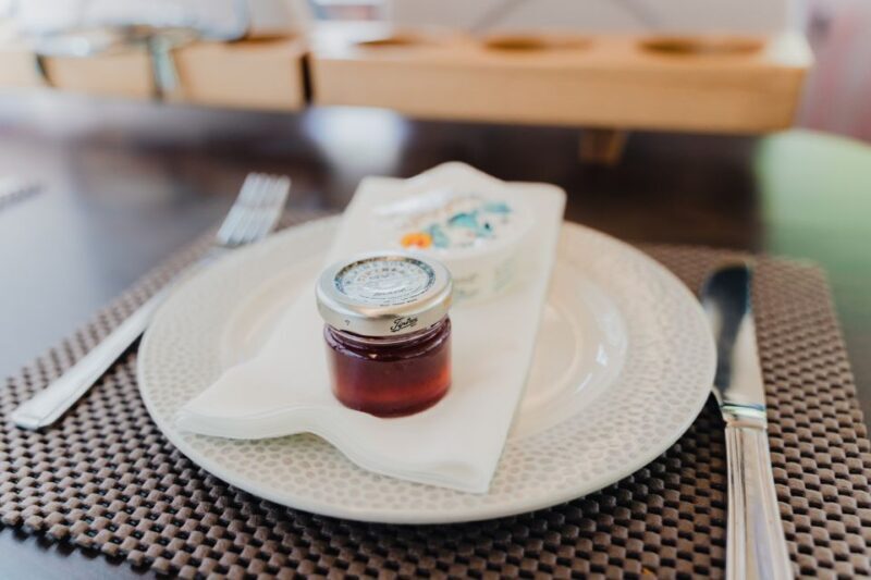 London: Afternoon Tea Bus with a Glass of Prosecco - What the Reviews Say