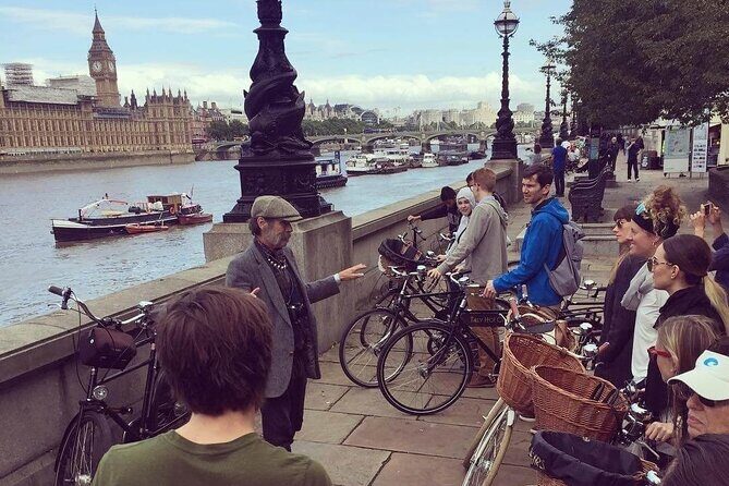 London Bike Tour: Landmarks, Secret Gems, Pub Stop & Street Art - The Thames & Street Art Finale