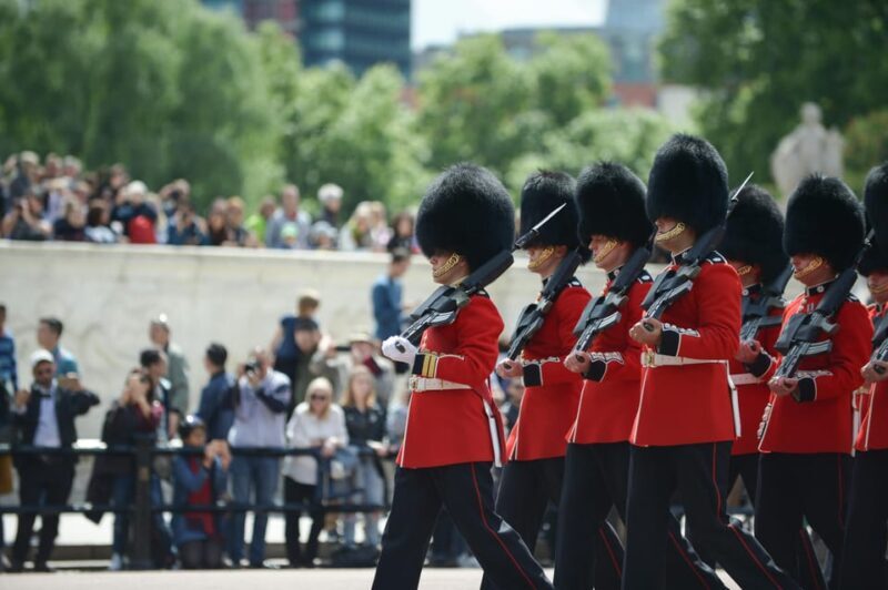 London: Buckingham Palace and Changing of the Guards Tour - Key Points