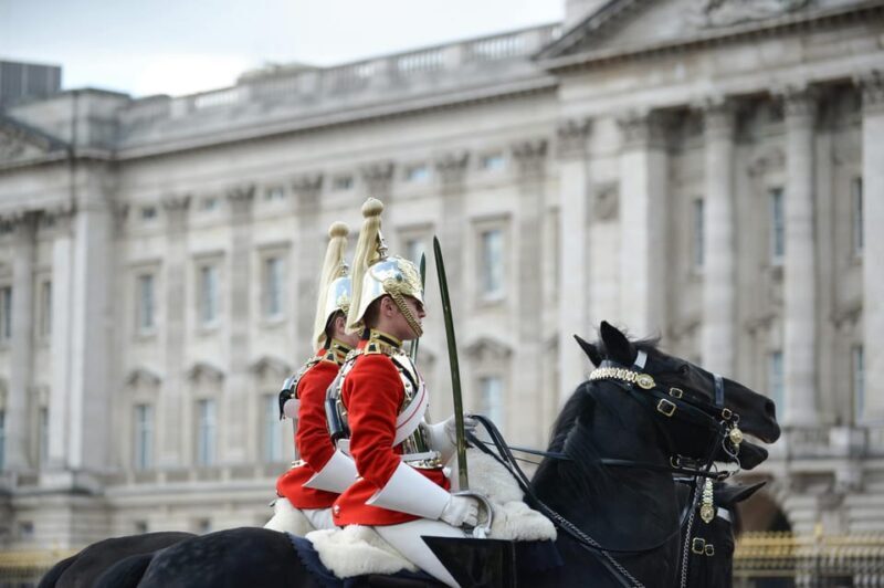 London: Buckingham Palace and Changing of the Guards Tour - The Logistics and Practicalities