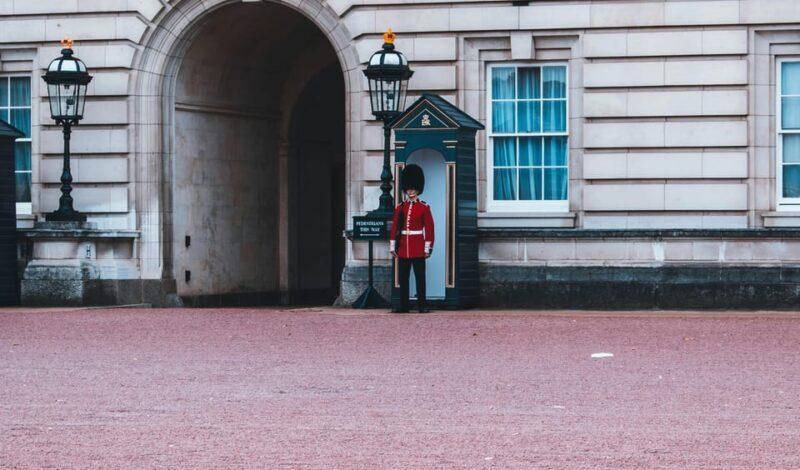 London: Buckingham Palace and Changing of the Guards Tour - What Could Be Better?