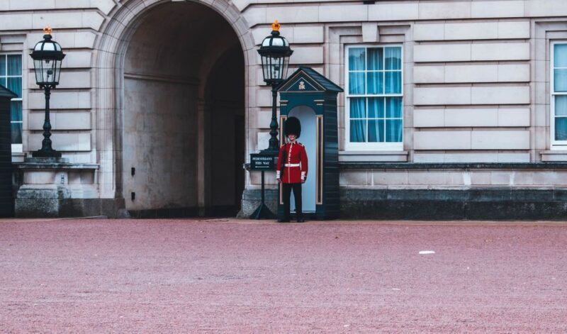 London: Buckingham Palace & Changing of the Guard Experience - Authentic Experiences and Real Reviews