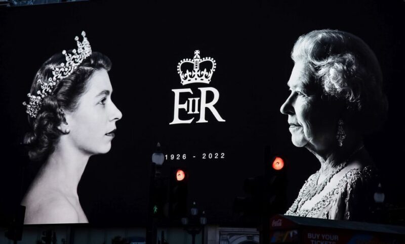 London: Buckingham Palace Entry & Changing of the Guard Tour - The Experience in Detail