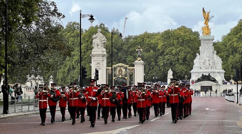 London: Changing of the Guard and Royal Palaces Walking Tour - Frequently Asked Questions