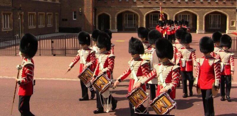 London: Changing of the Guard Guided Tour Experience - Key Points