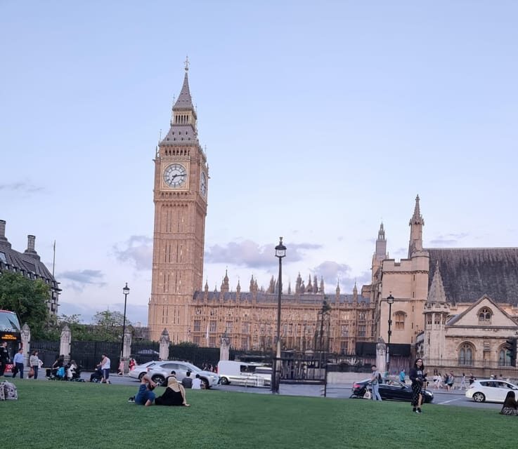London: Changing of the Guard Guided Tour Experience - A Detailed Look at the Tour Experience