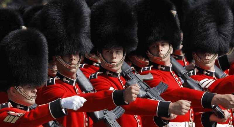 London: Changing of the Guard & Royal London Walking Tour - Key Points