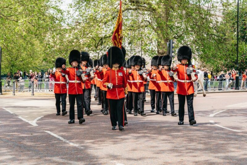 London: Changing of the Guard Tour by Buckingham Palace - FAQs