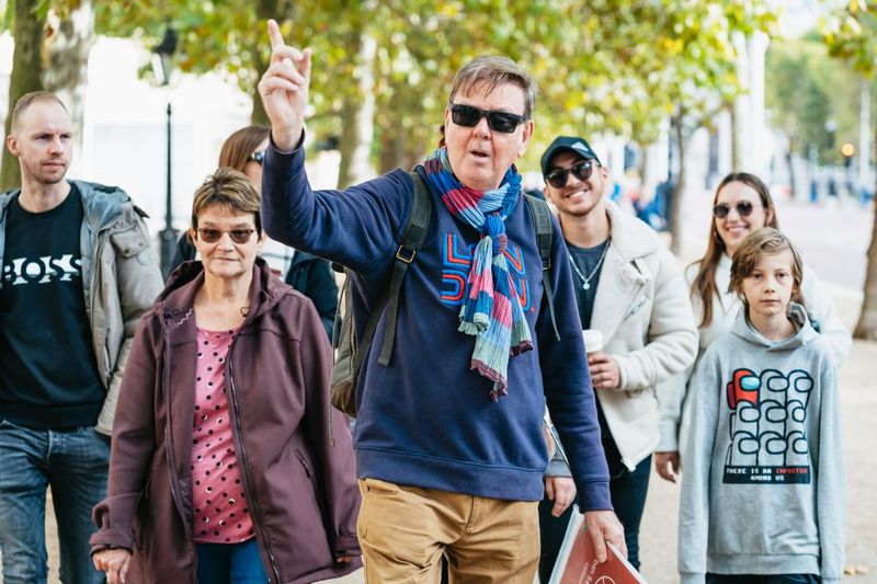 London: Changing of The Guard Tour - George VI & Queen Elizabeth Memorial: A Meaning-First Pause (About 10 Minutes)