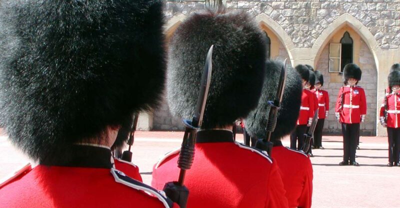 London: Changing of the Guards Ceremony Guided Walking Tour - Key Points